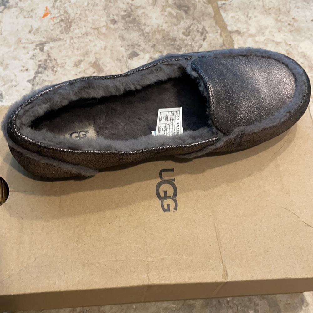 New in Box Ugg Shoes, Women’s Size 7